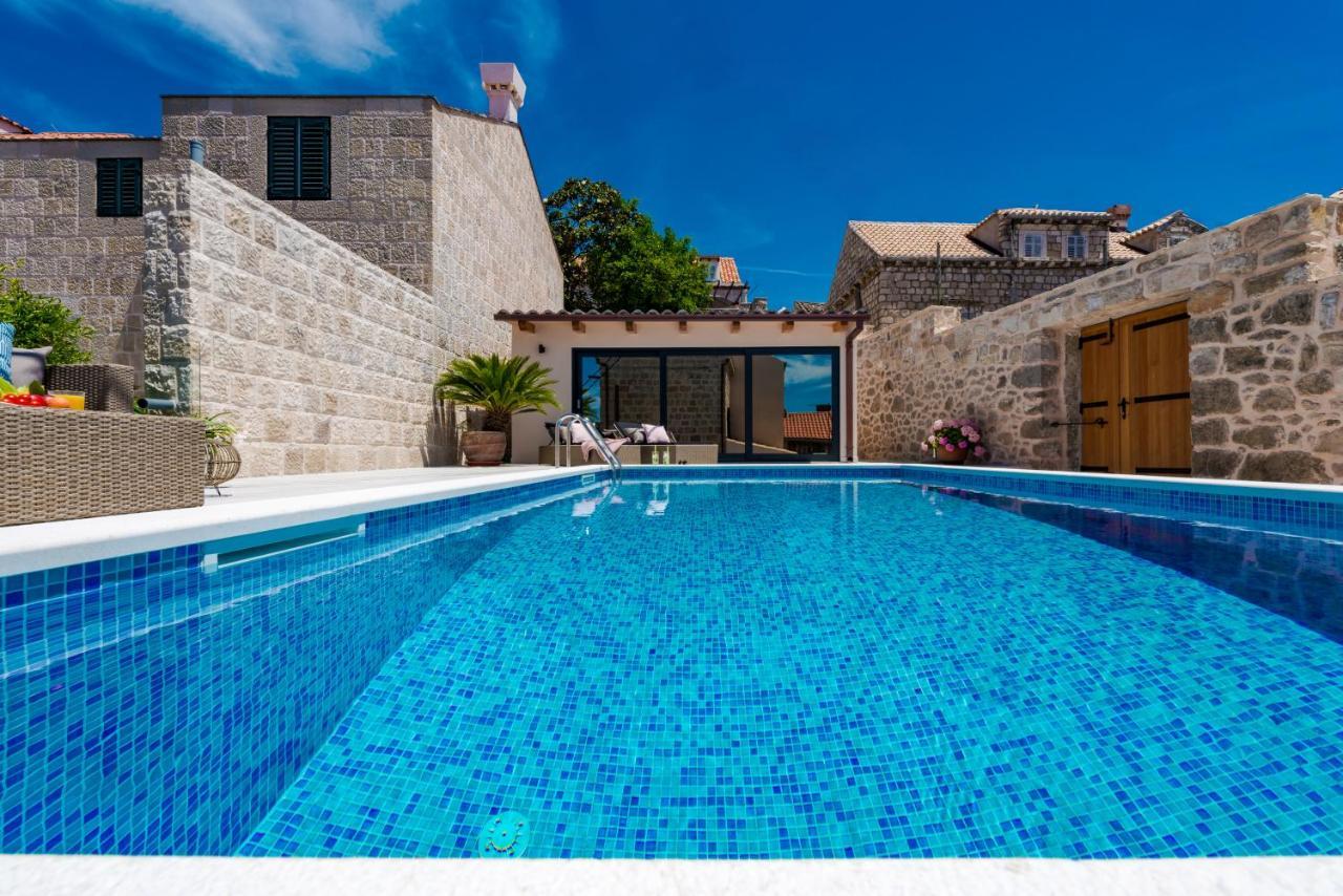 Huvilat Luigi With A Pool