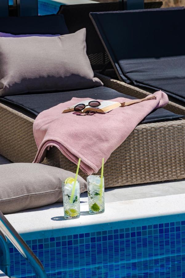 Huvilat Luigi With A Pool